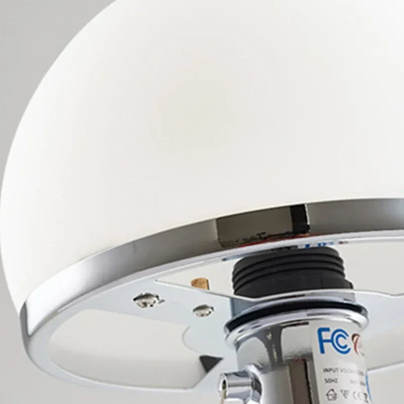 Bauhaus frostet glas kuppel krom bordlampe