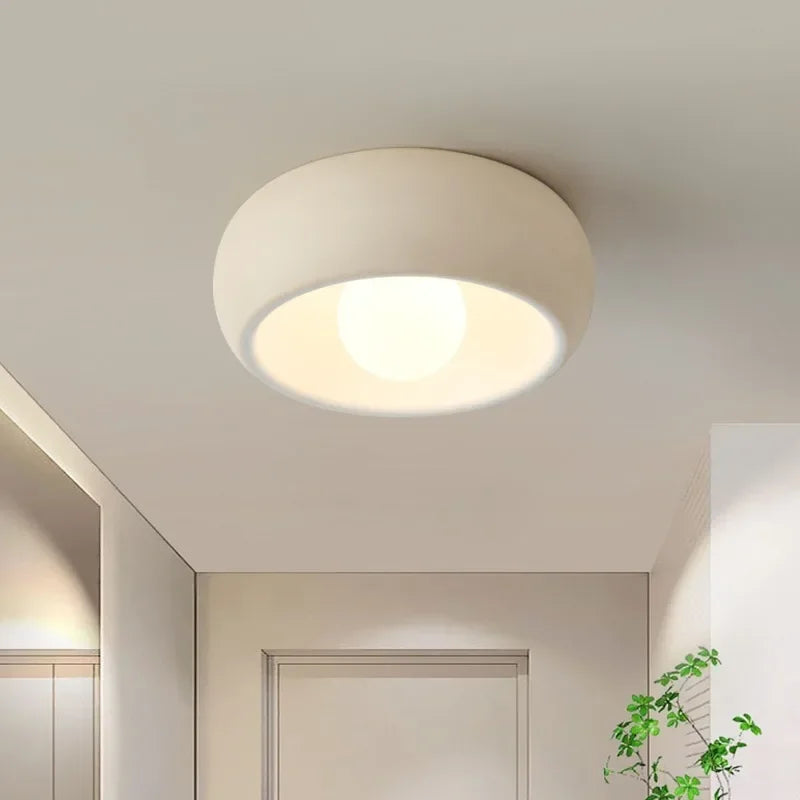 Minimalistisk cirkulær indbygningsloftlampe til moderne hjem