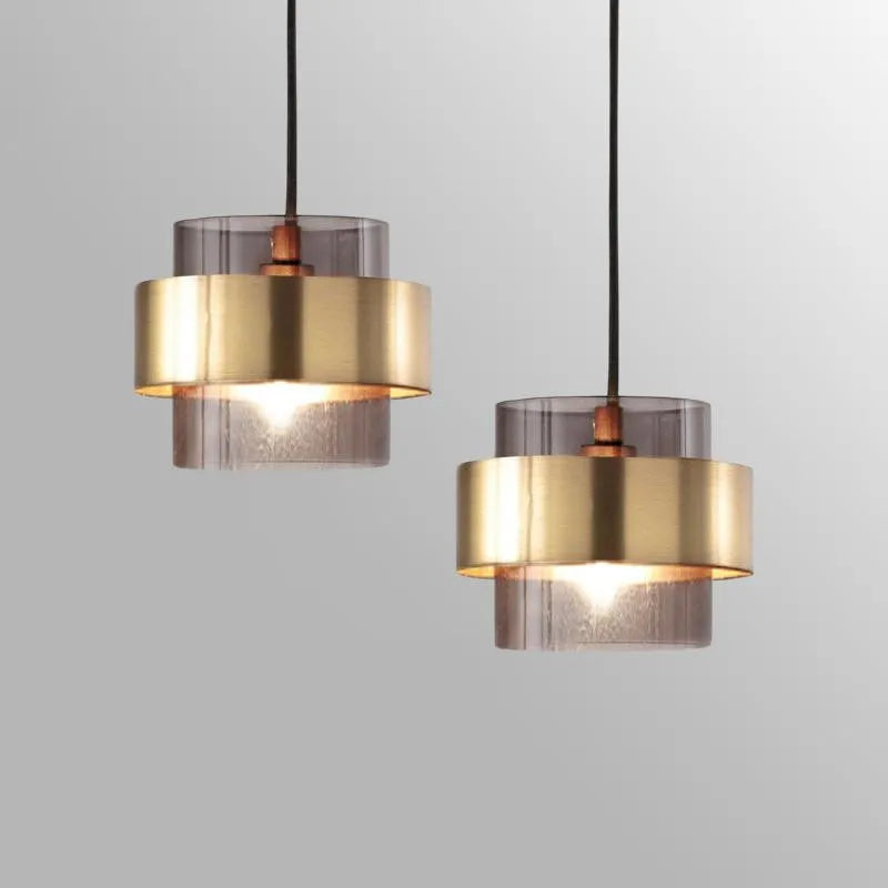 Nordisk røgfarvet glas cylinder med messingbånd hængelampe