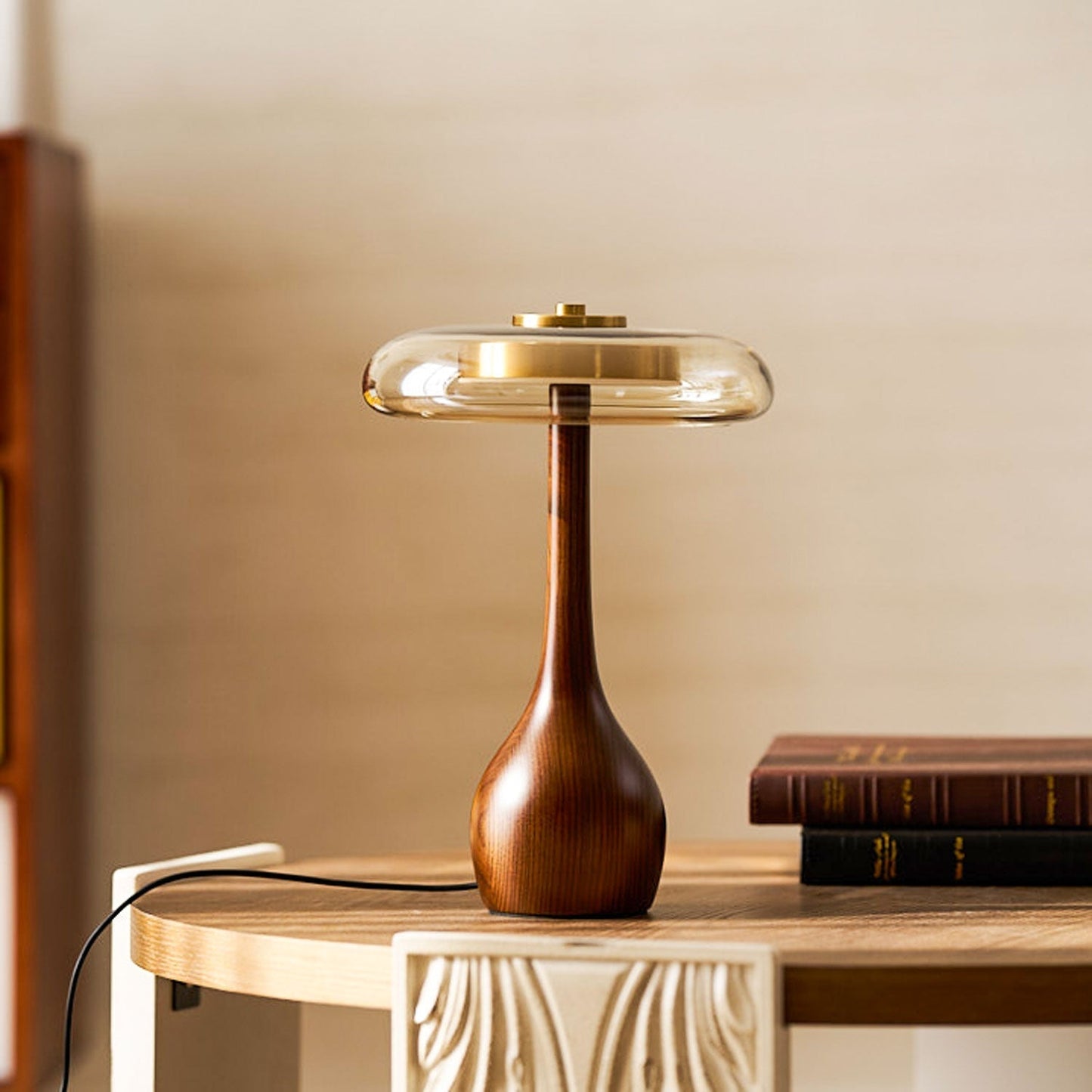 Vancorim | Japandi buet træ amber glas bordlampe