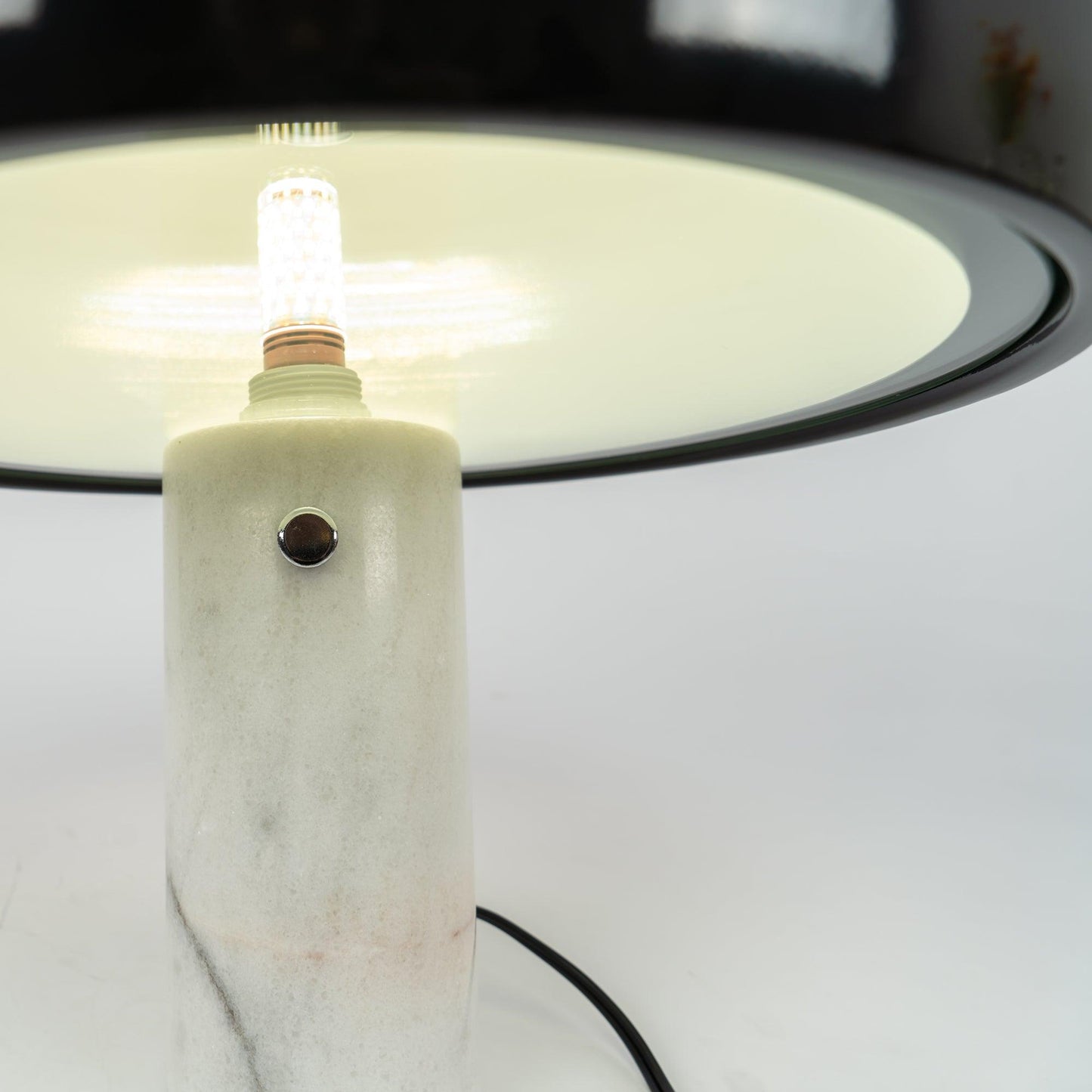 Kendrivol | Kuppelformet silhuet italiensk marmor accent bordlampe  