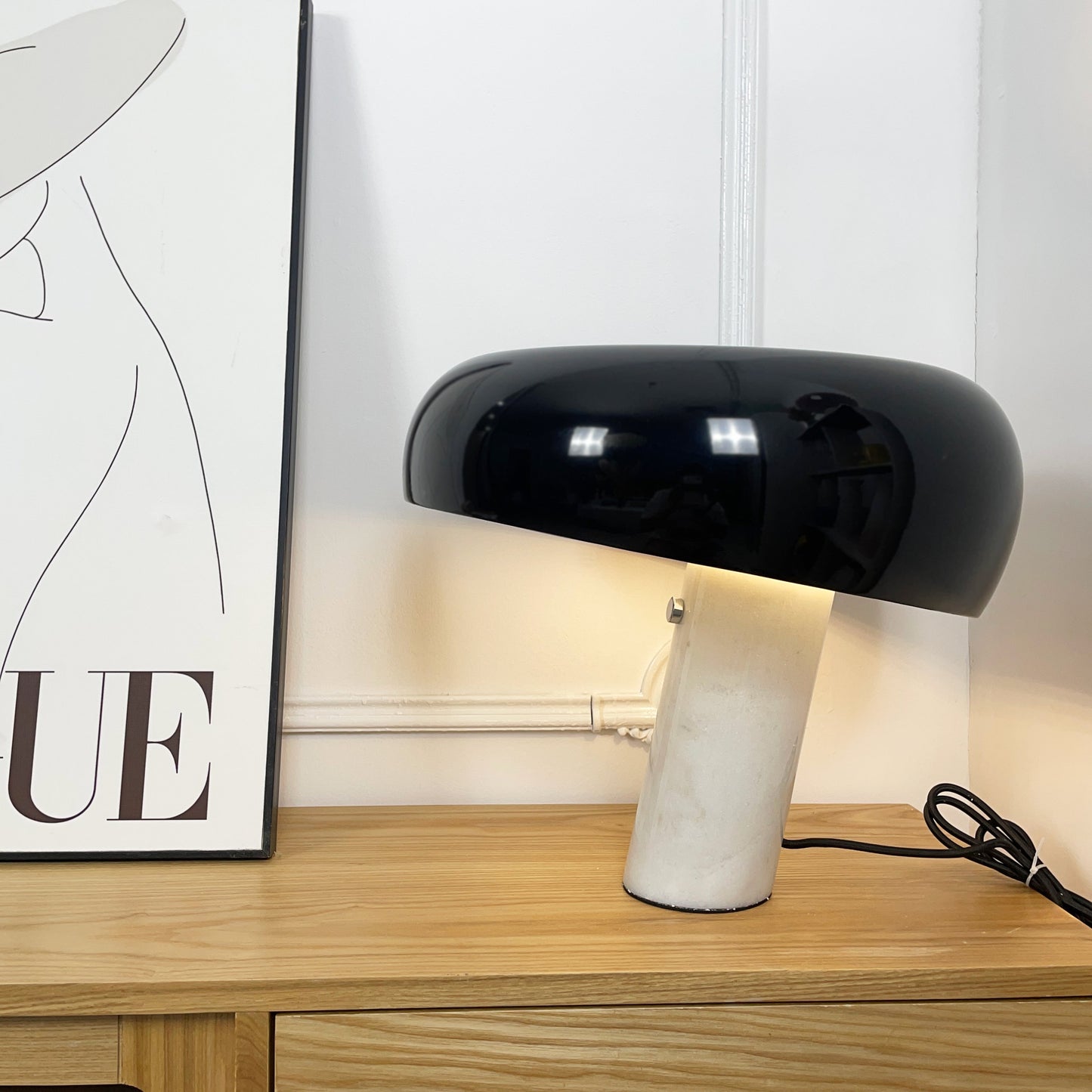 Kendrivol | Kuppelformet silhuet italiensk marmor accent bordlampe  