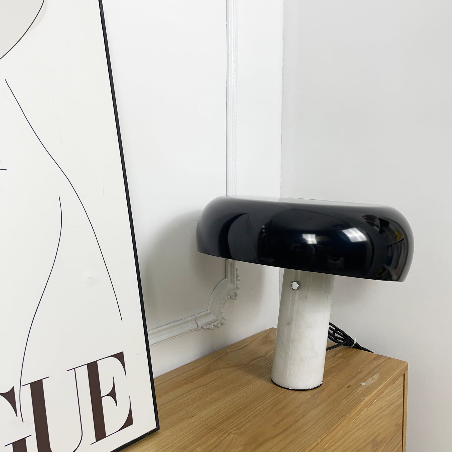 Kendrivol | Kuppelformet silhuet italiensk marmor accent bordlampe  