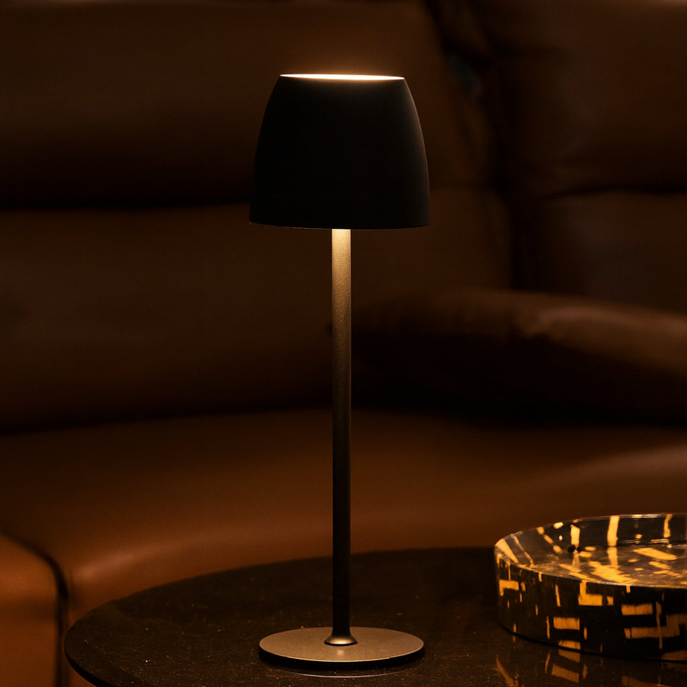 Minimalistisk slank silhuet trådløs genopladelig dæmpbar indendørs udendørs bordlampe