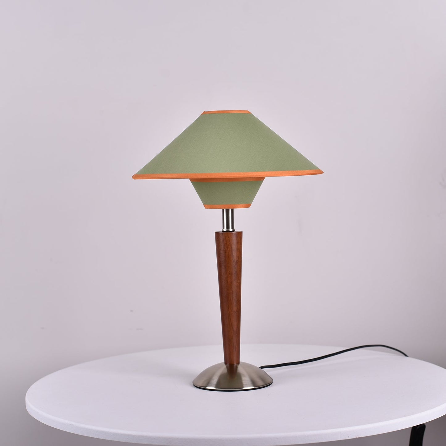 Zymorica | Mid-century modern valnød søjle accent bordlampe