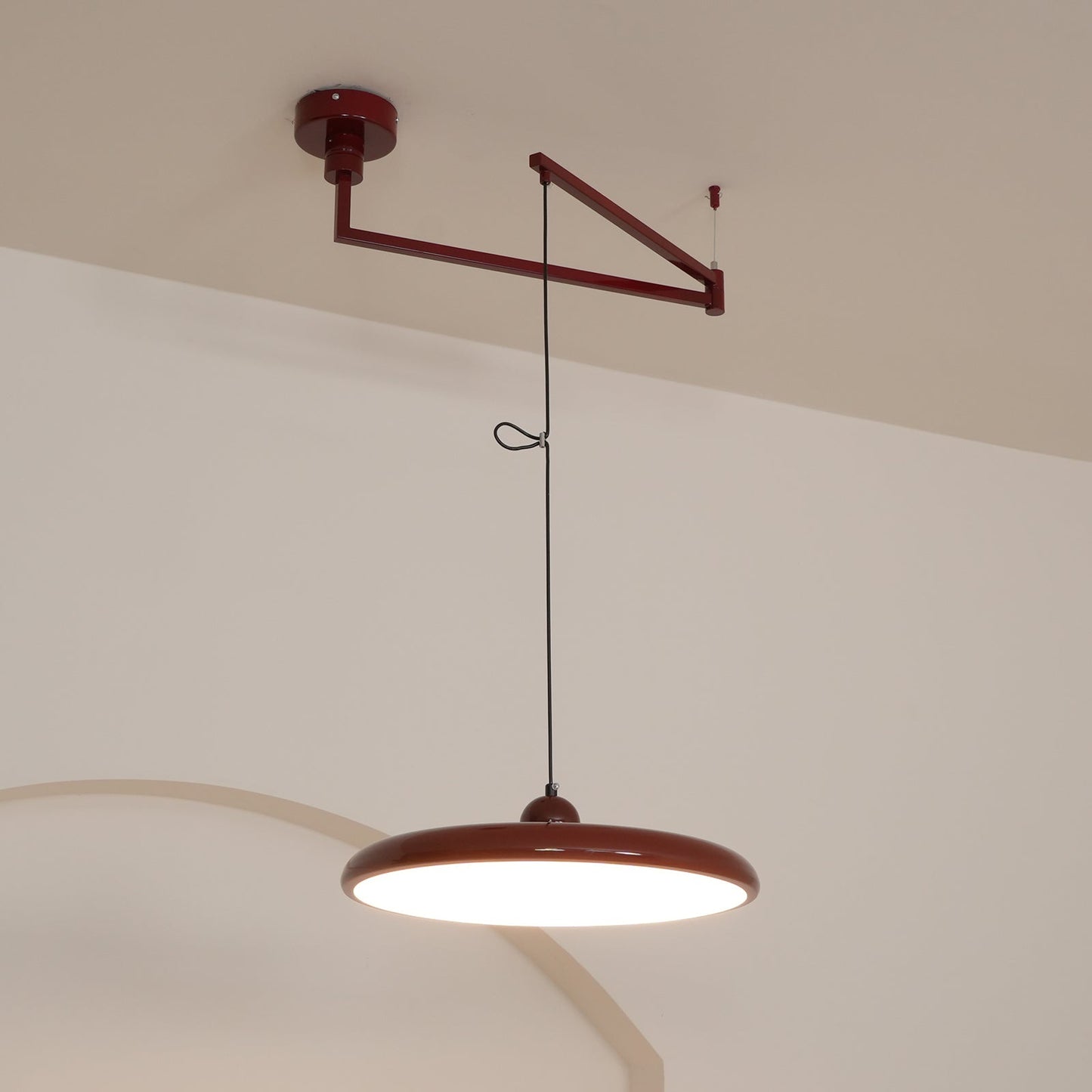 Aris | Morandi-inspireret justerbar svingarm pendellampe