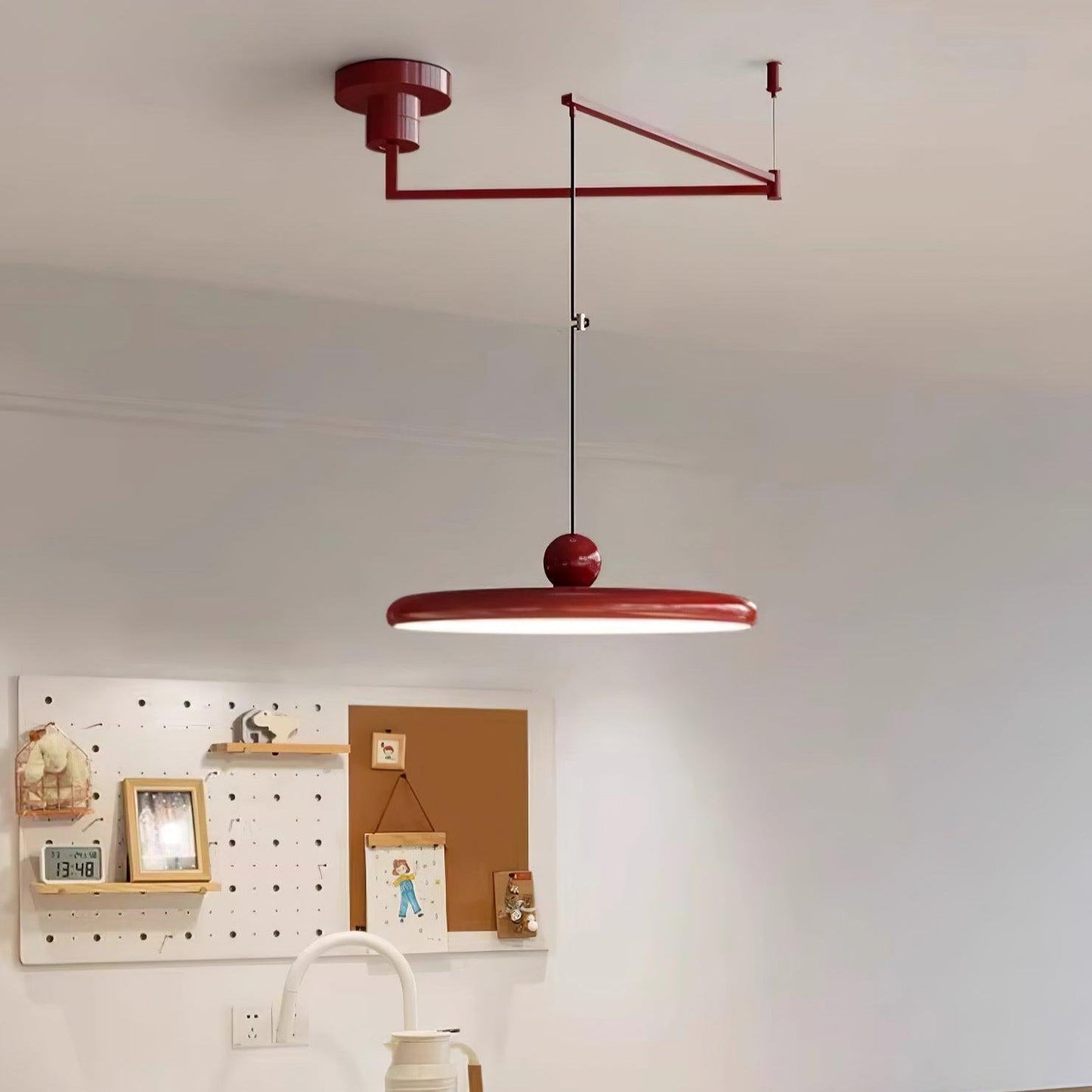 Aris | Morandi-inspireret justerbar svingarm pendellampe