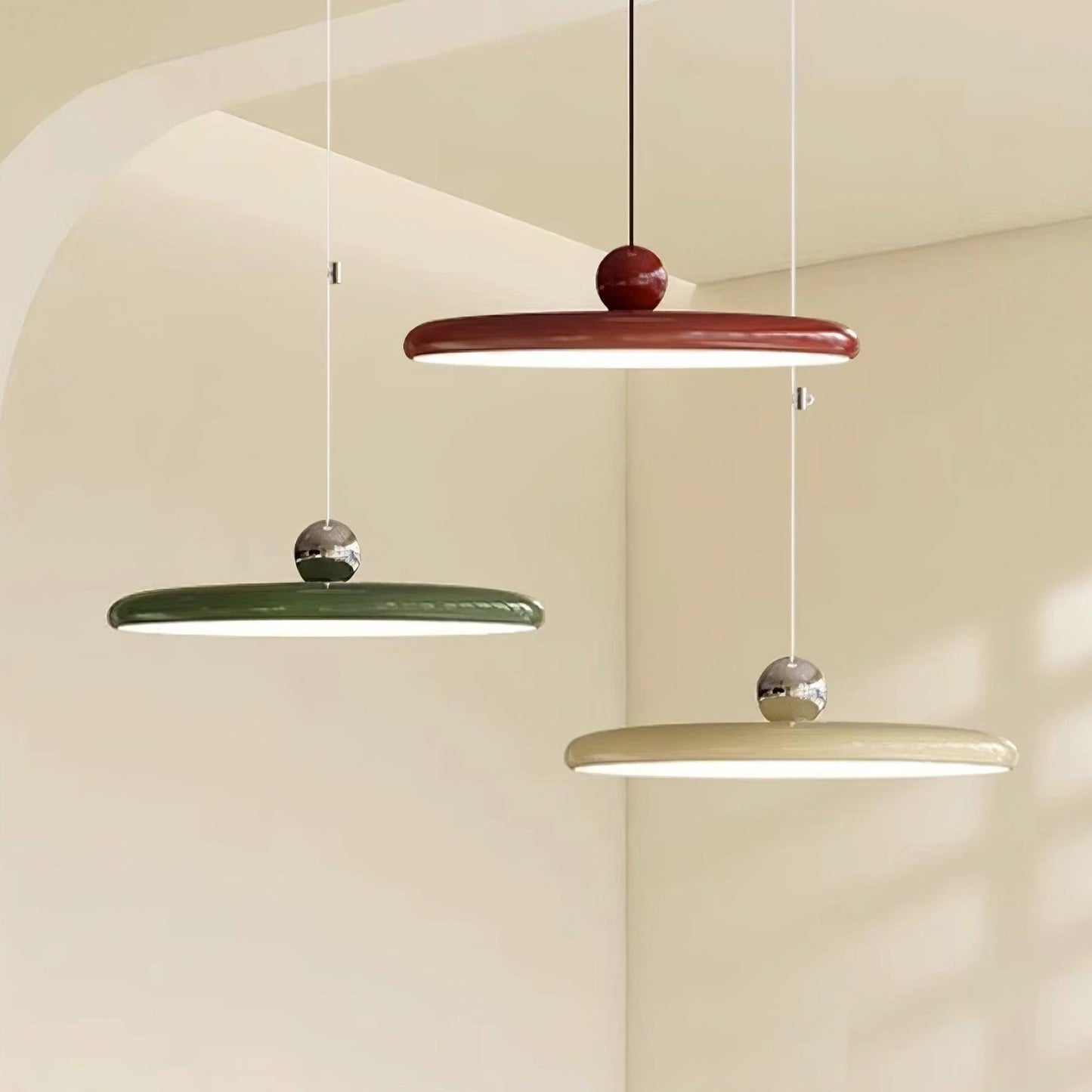Aris | Morandi-inspireret justerbar svingarm pendellampe