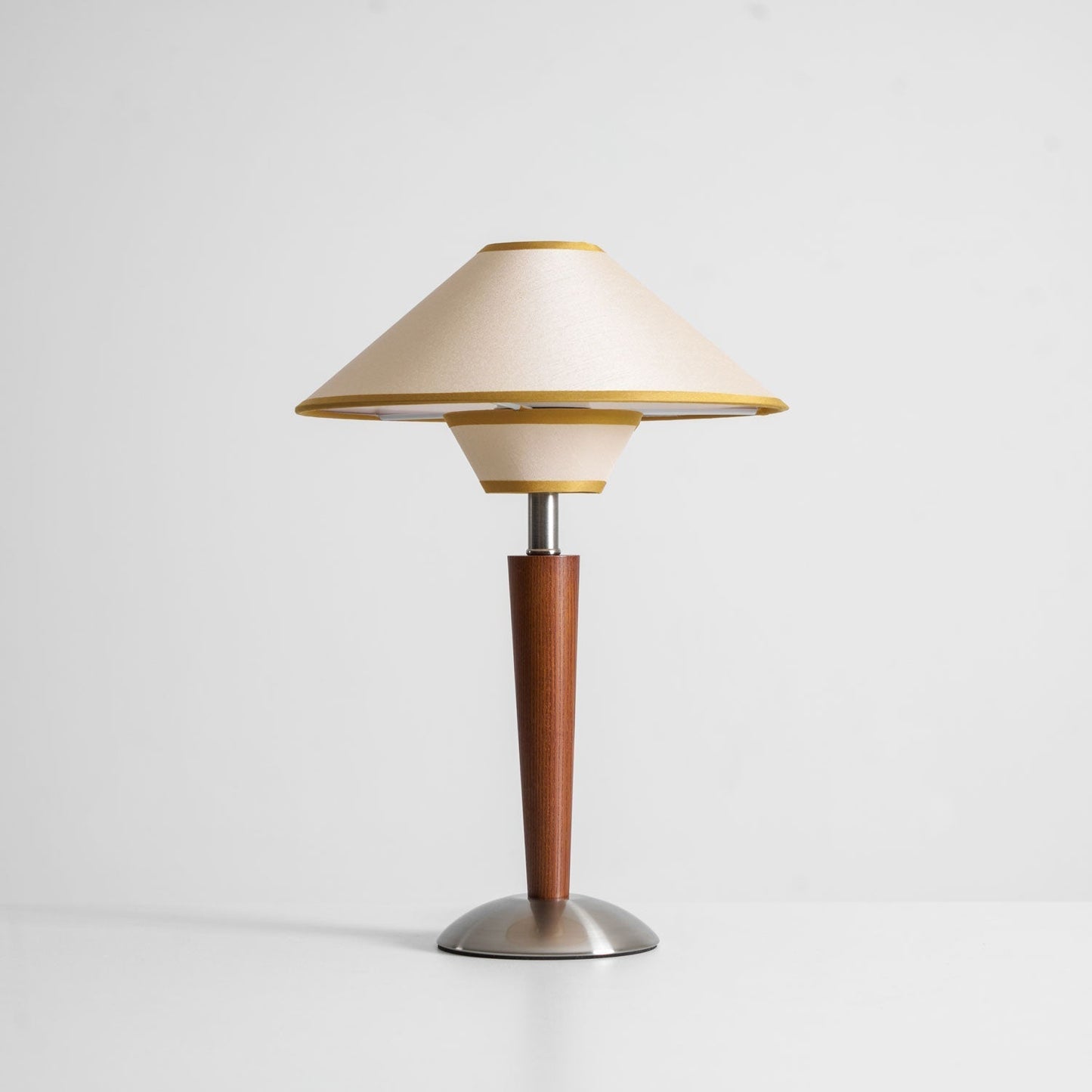 Zymorica | Mid-century modern valnød søjle accent bordlampe