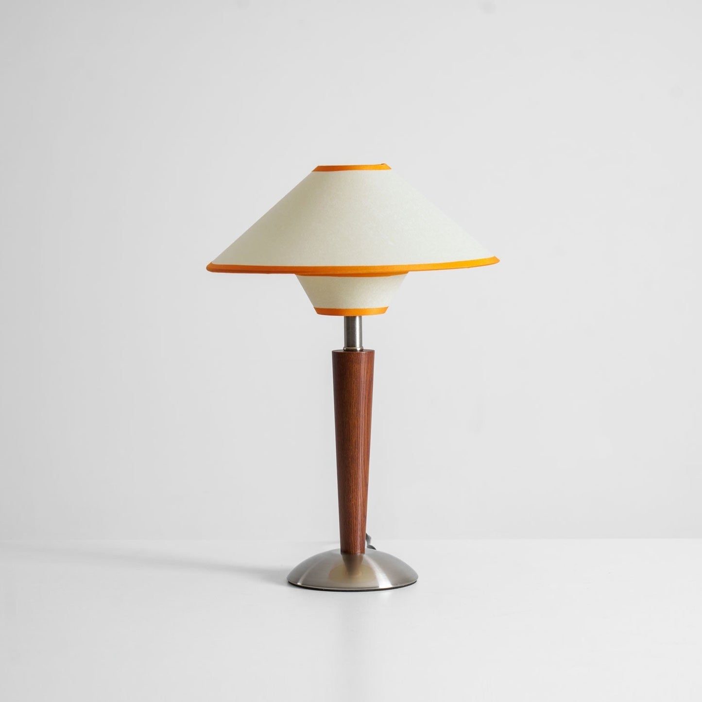 Zymorica | Mid-century modern valnød søjle accent bordlampe