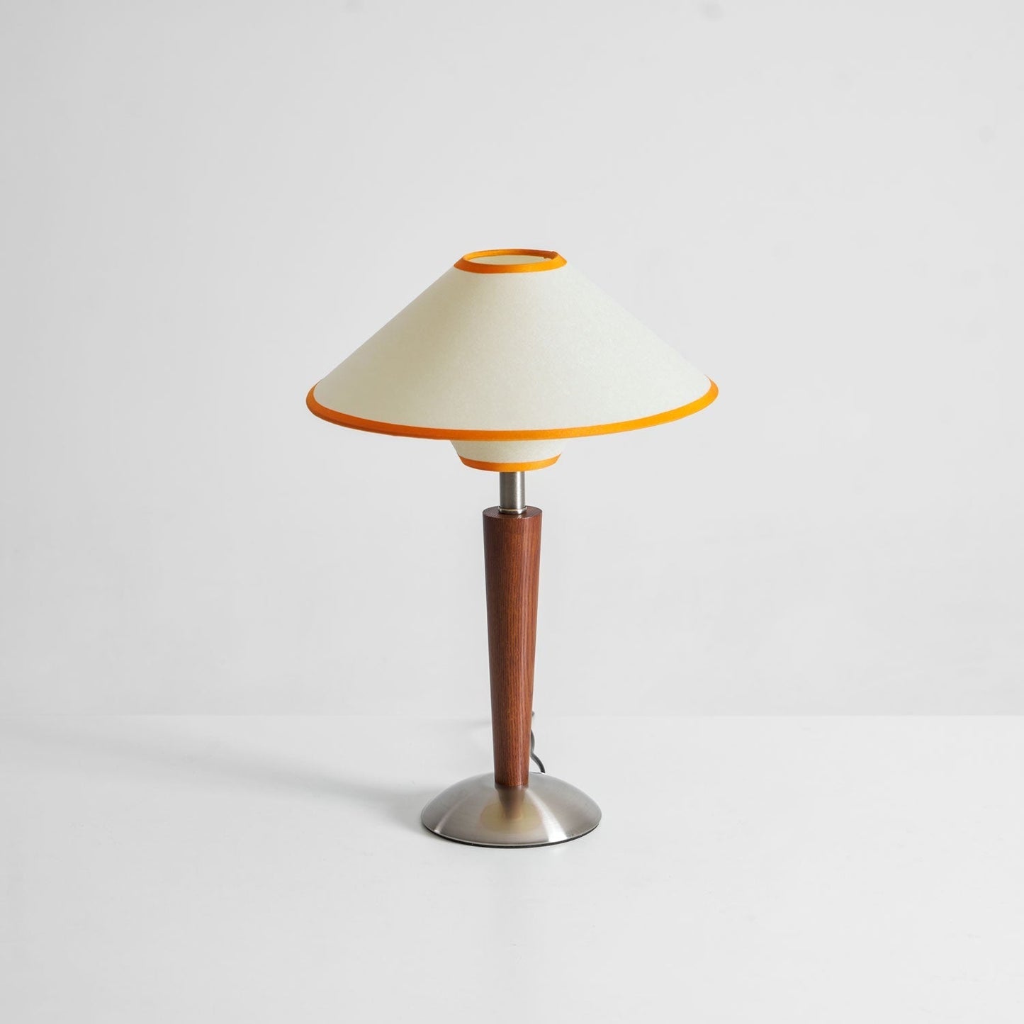 Zymorica | Mid-century modern valnød søjle accent bordlampe