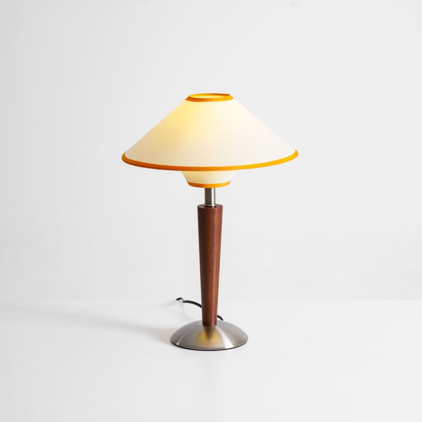 Zymorica | Mid-century modern valnød søjle accent bordlampe