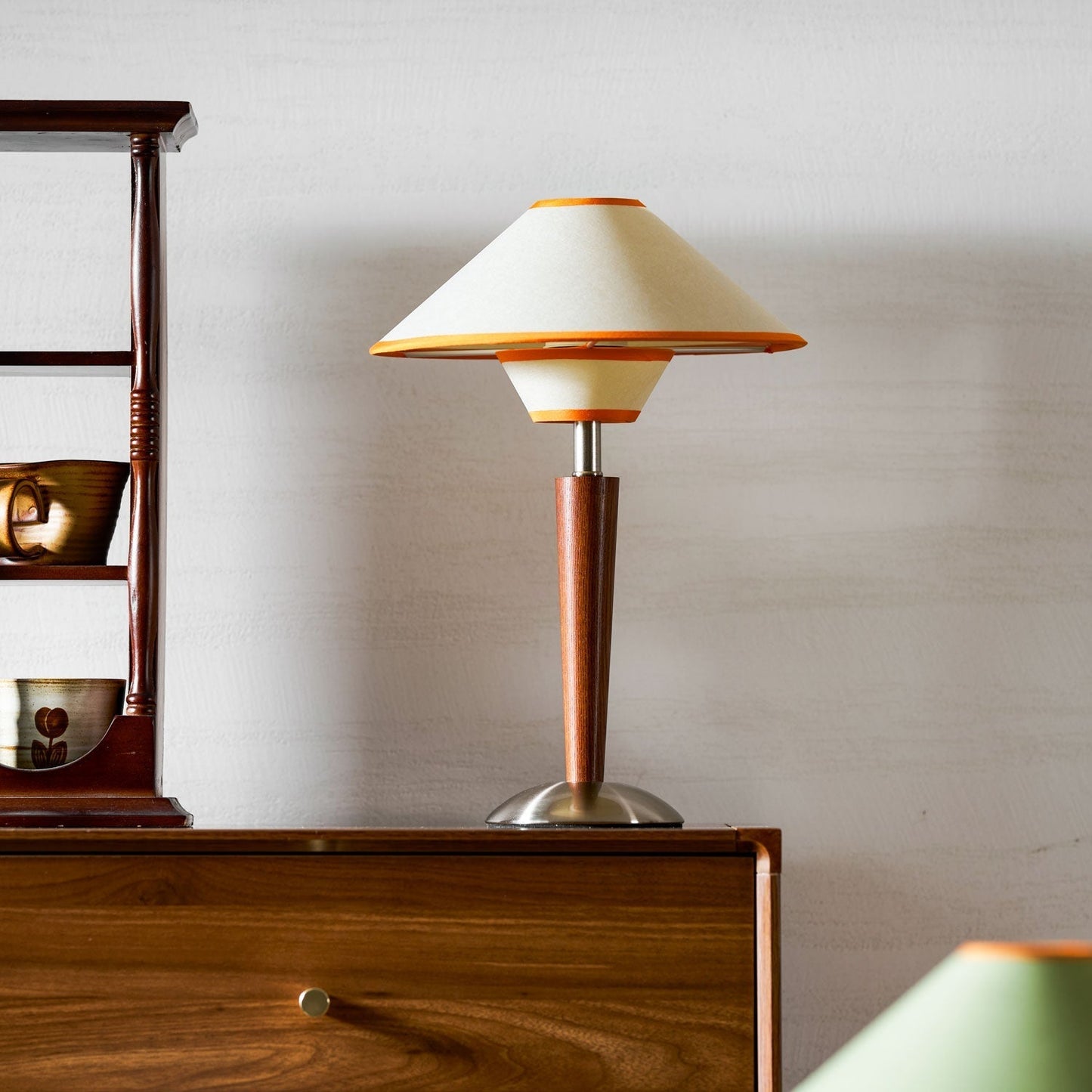 Zymorica | Mid-century modern valnød søjle accent bordlampe