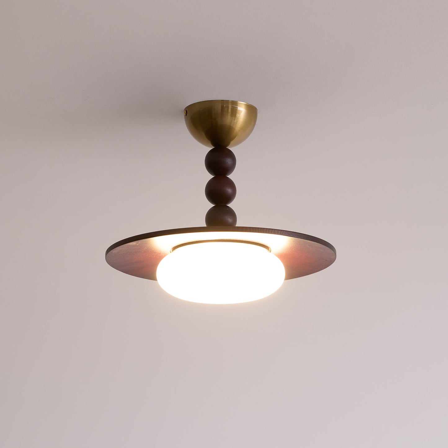 Midthos | Mid-century træ alabast kuppel flush montering loftslampe