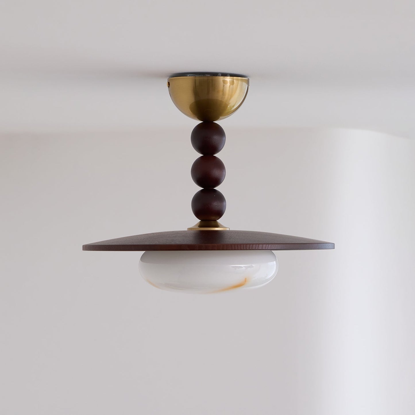 Midthos | Mid-century træ alabast kuppel flush montering loftslampe