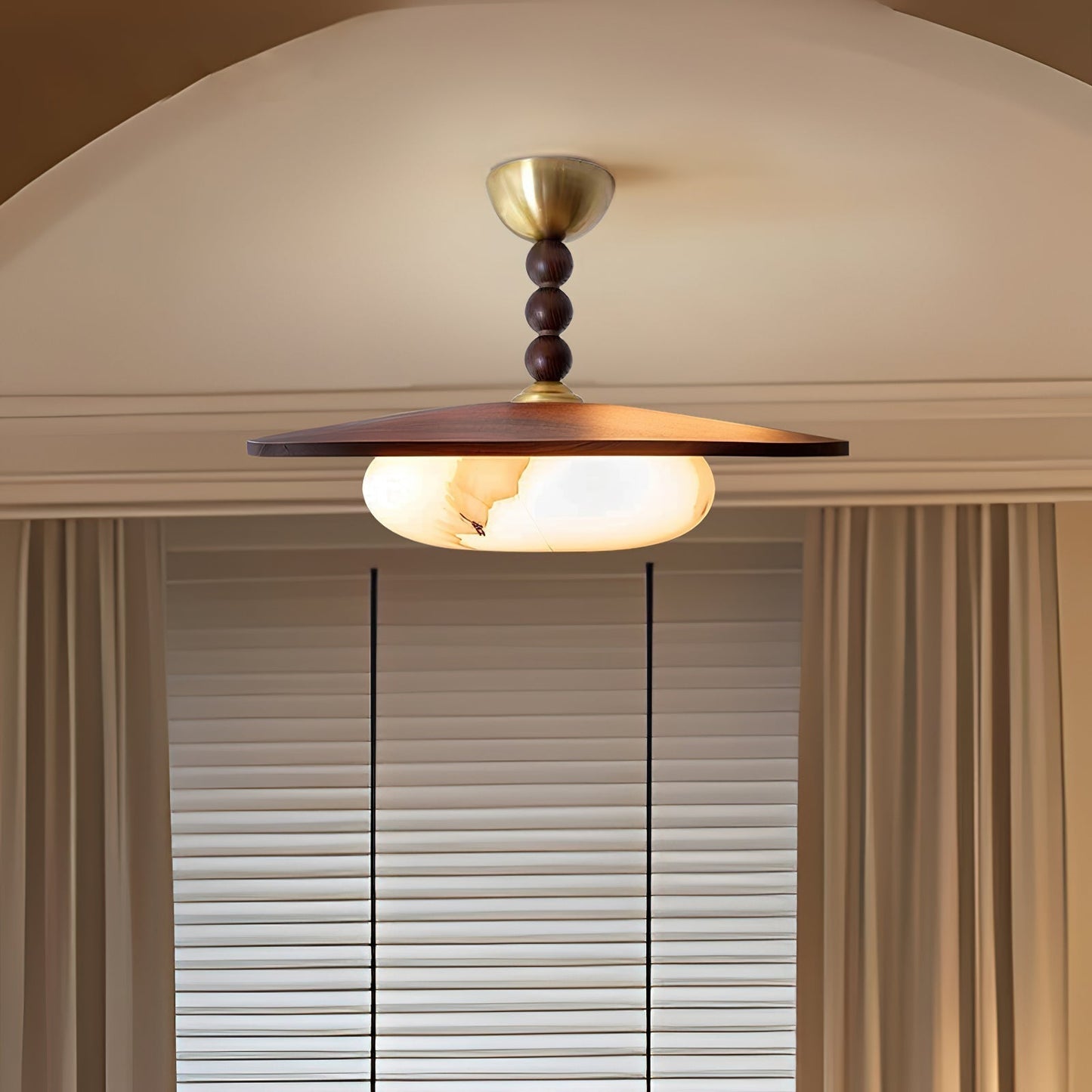 Midthos | Mid-century træ alabast kuppel flush montering loftslampe