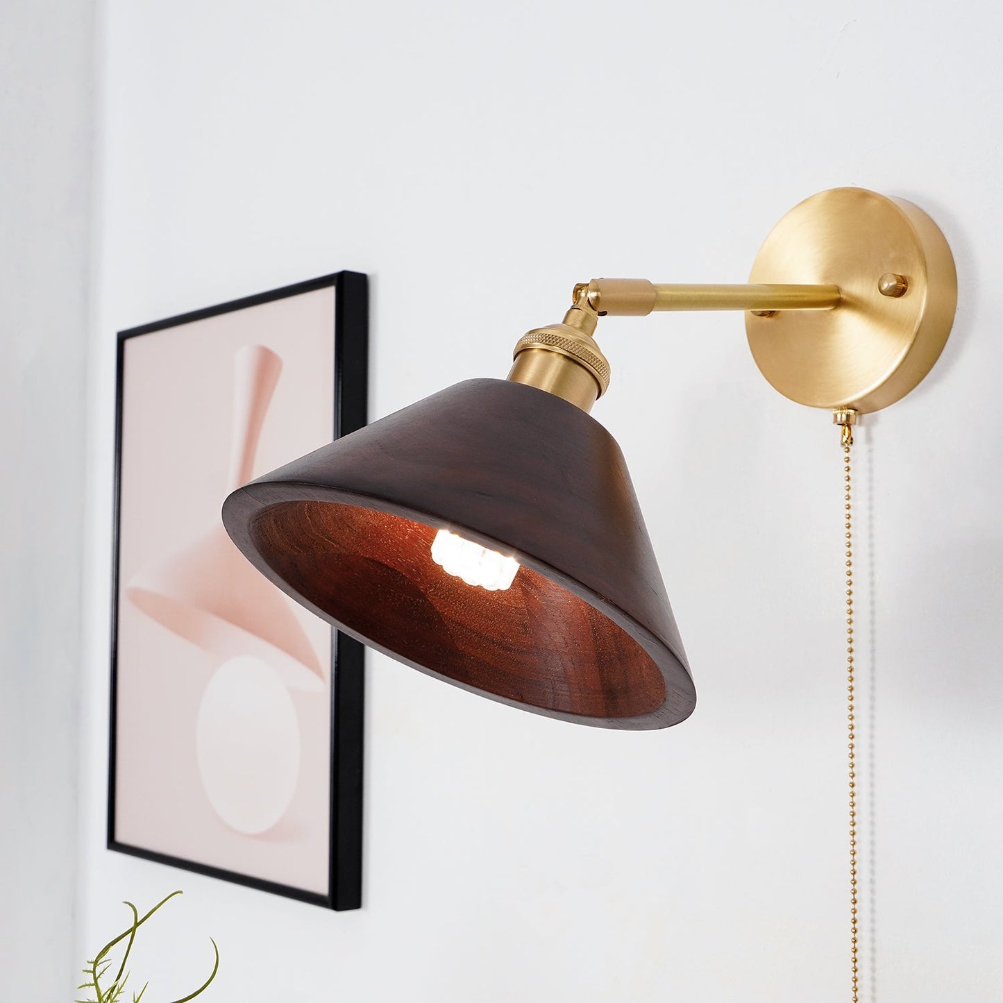 Thorgren | Mid-century geometrisk kegle silhuet træ væglampe
