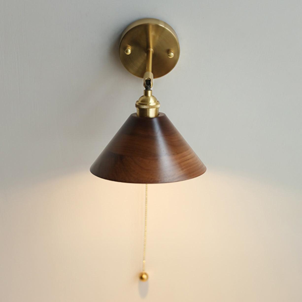 Thorgren | Mid-century geometrisk kegle silhuet træ væglampe