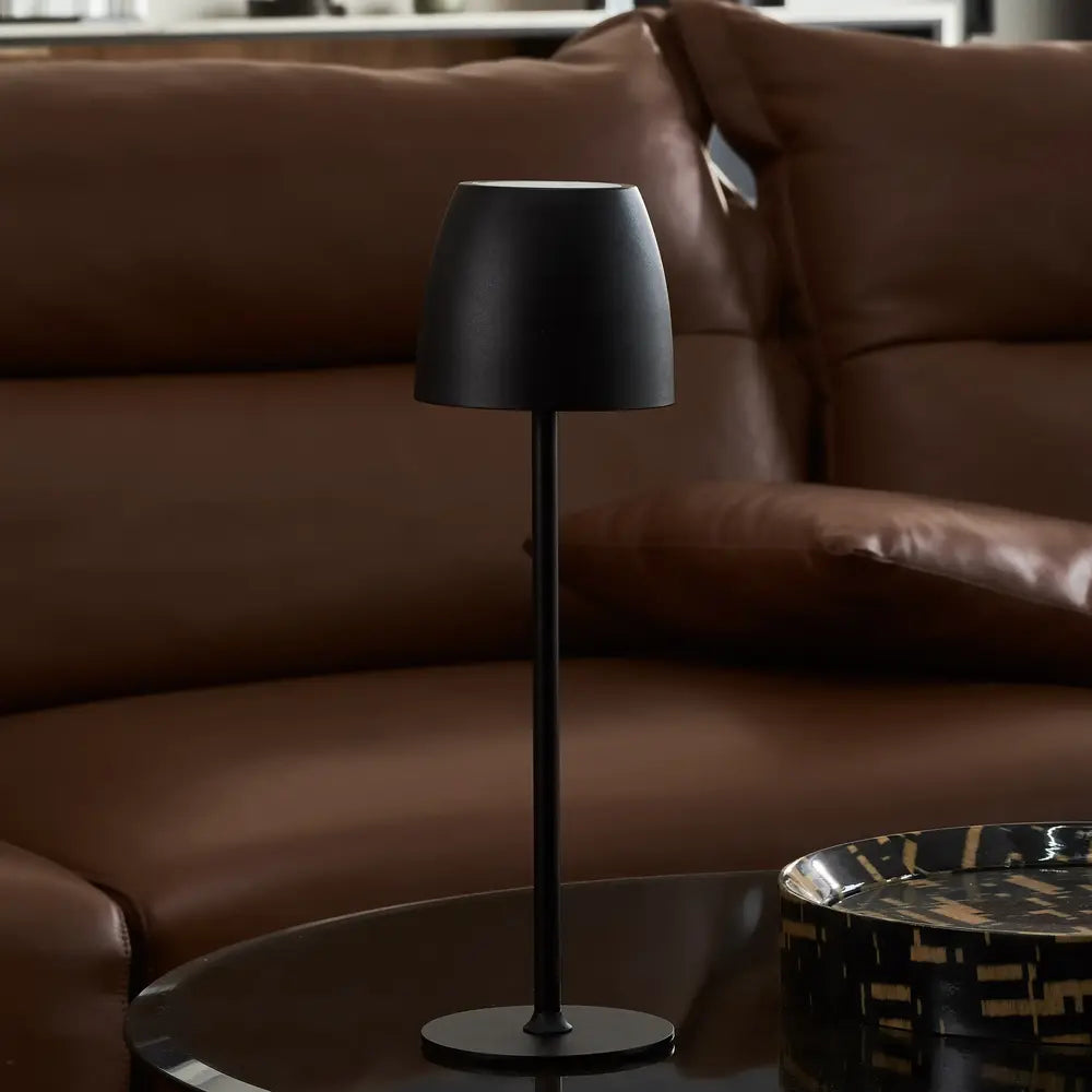 Minimalistisk slank silhuet trådløs genopladelig dæmpbar indendørs udendørs bordlampe