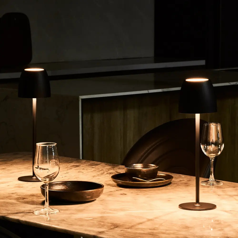 Minimalistisk slank silhuet trådløs genopladelig dæmpbar indendørs udendørs bordlampe
