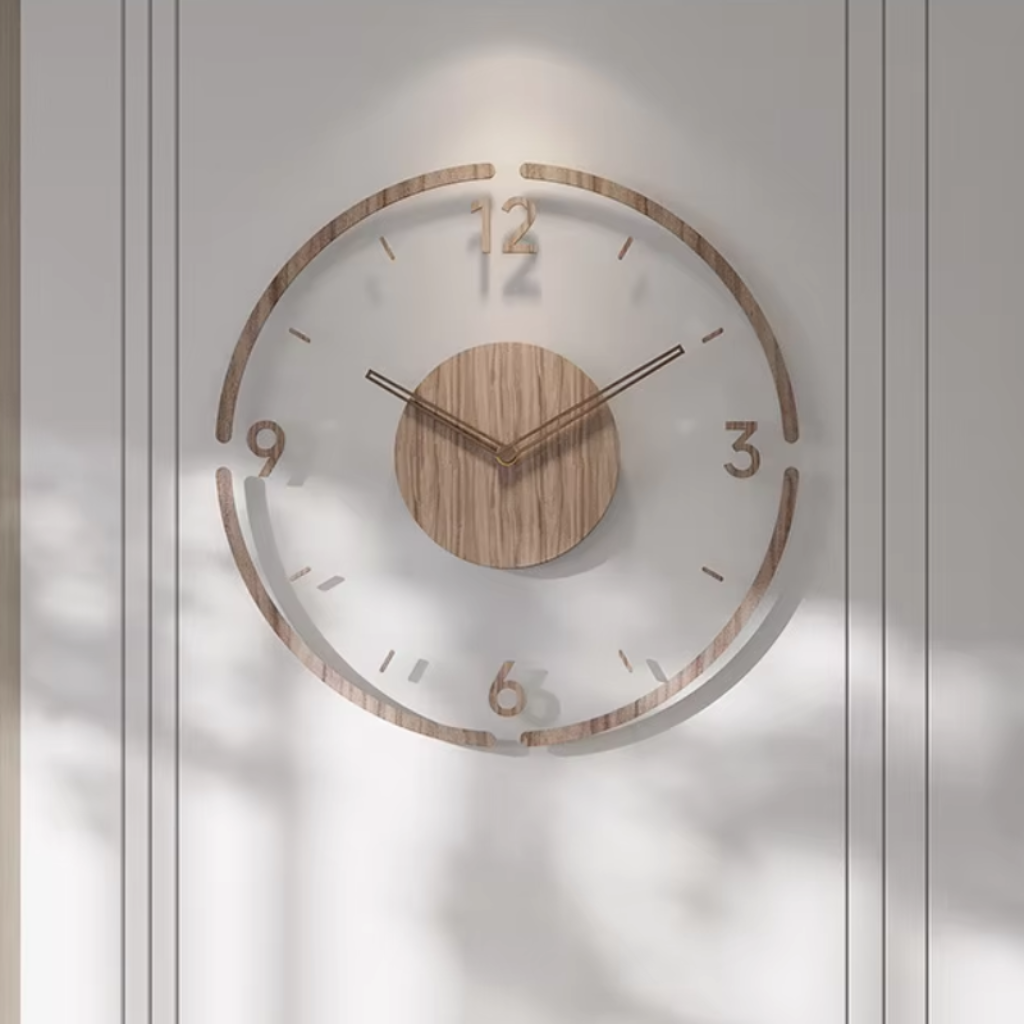 Minimalistisk analogt vægur i naturligt træ med stille kvarts