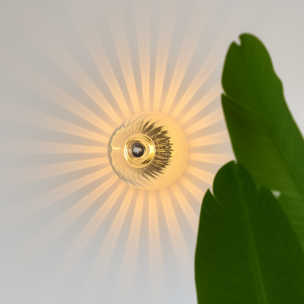 Marquello | Rillet transparent glas Bauhaus-inspireret væglampe