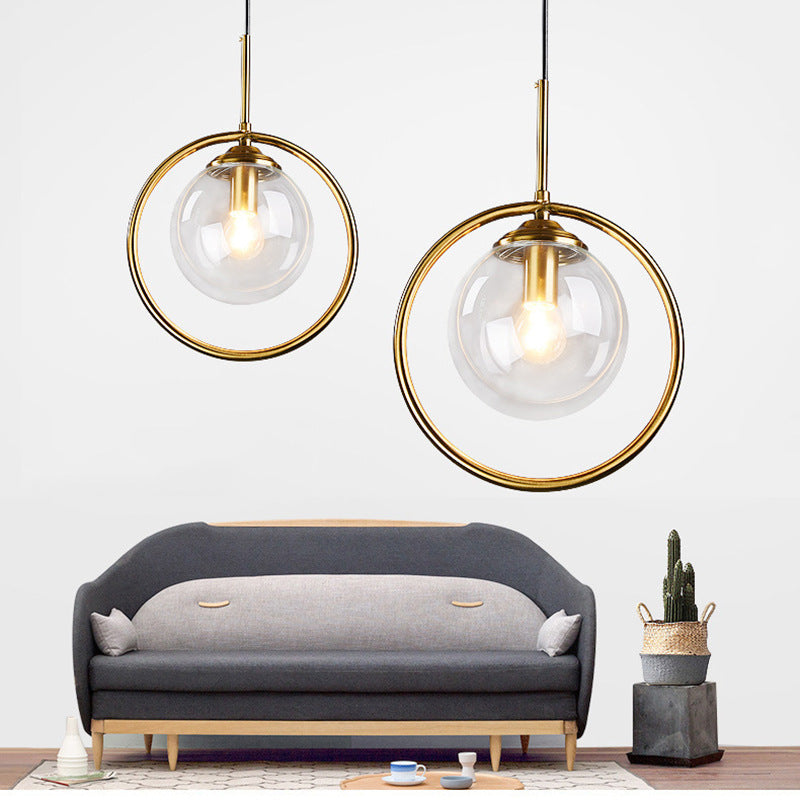 Luvie | Elegant glas kugle pendellampe med stilfuld metalring