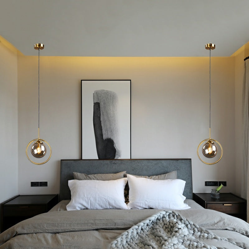 Luvie | Elegant glas kugle pendellampe med stilfuld metalring