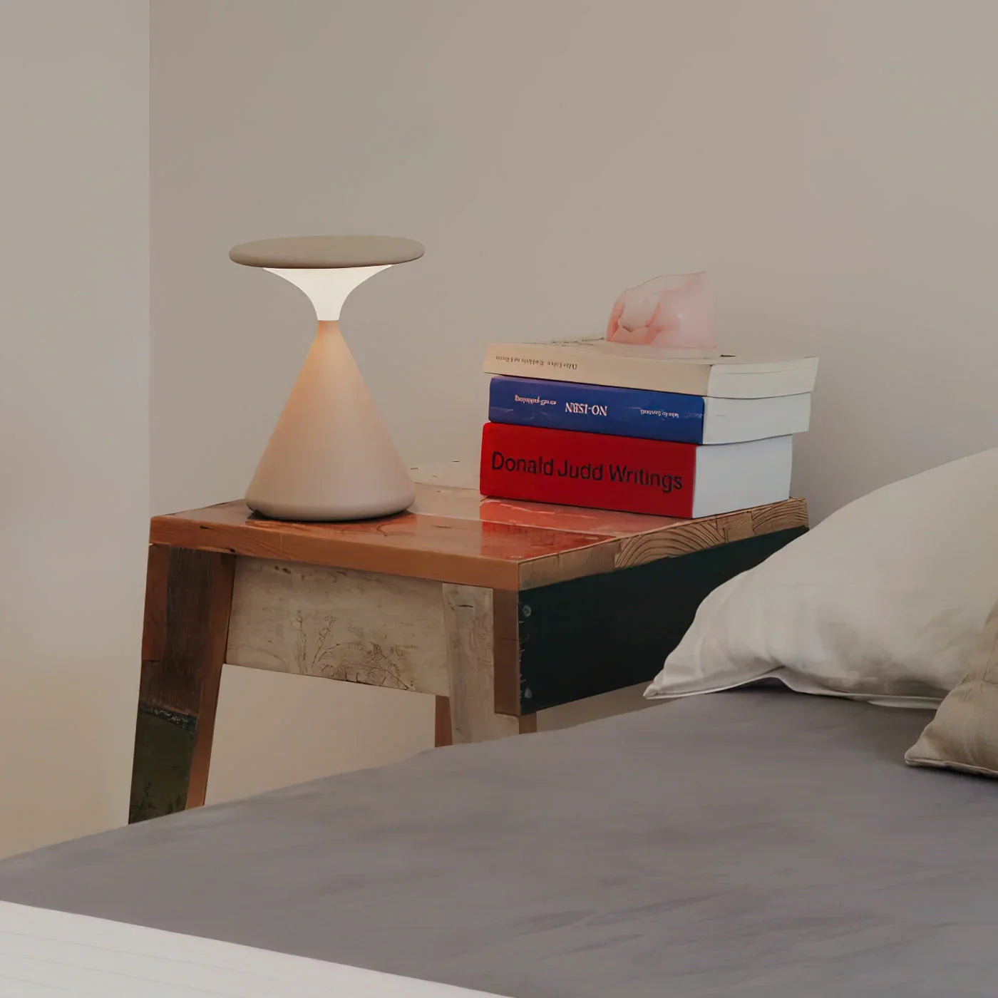 Skulpturel timeglas trådløs dæmpbar genopladelig minimalistisk bordlampe