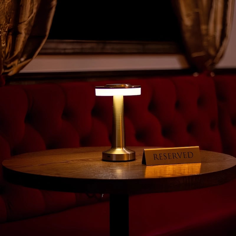 Elegant Bærbar Metal Dæmpbar Genopladelig Trådløs Bordlampe